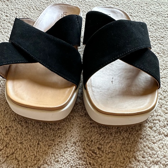 Ugg Emily sandals size 9 - Picture 2 of 5